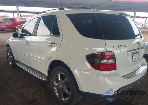 2008 Mercedes-Benz Ml 320 Cdi 4Matic z USA, uszkodzony, nr VIN 4JGBB22E18A304009